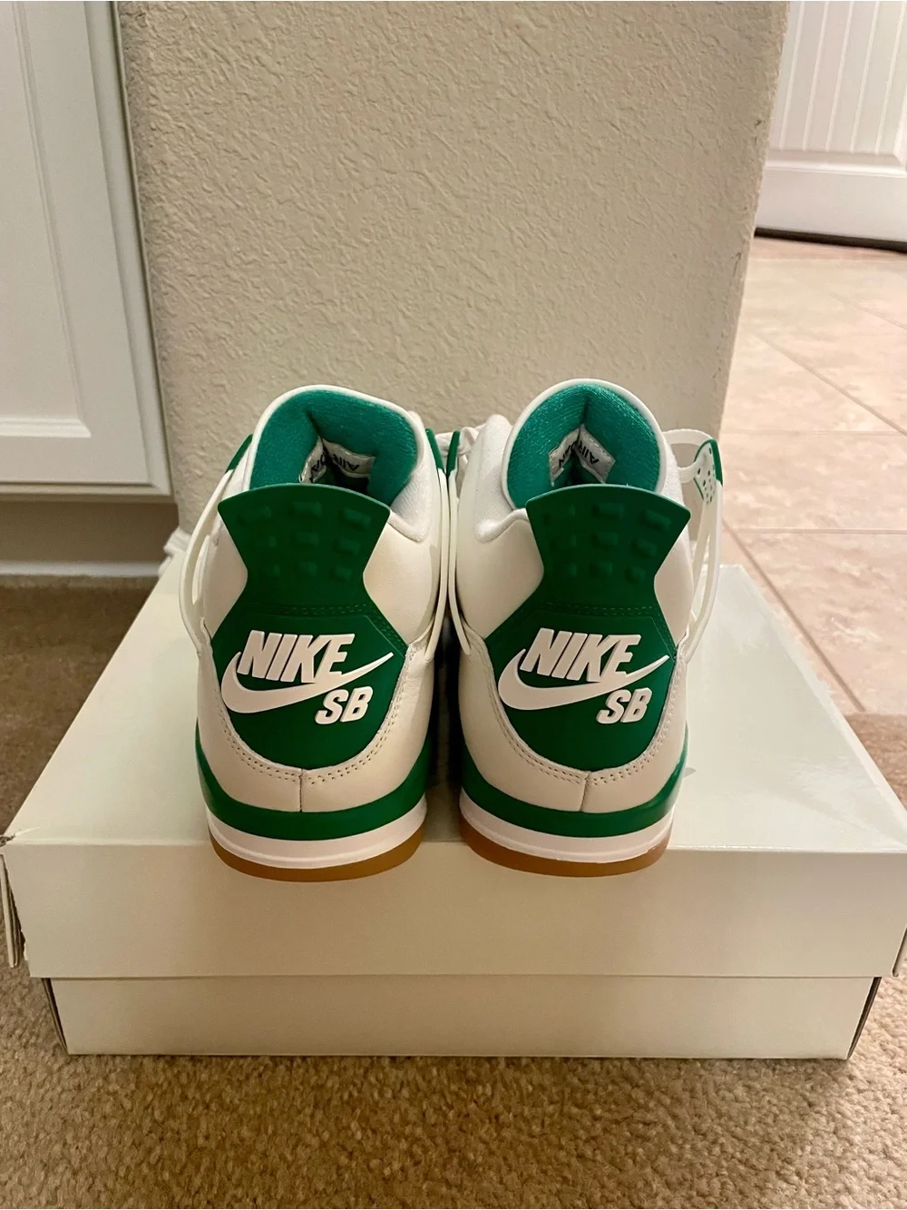 Nike SB x Air Jordan 4 Retro SP ‘Pine Green’